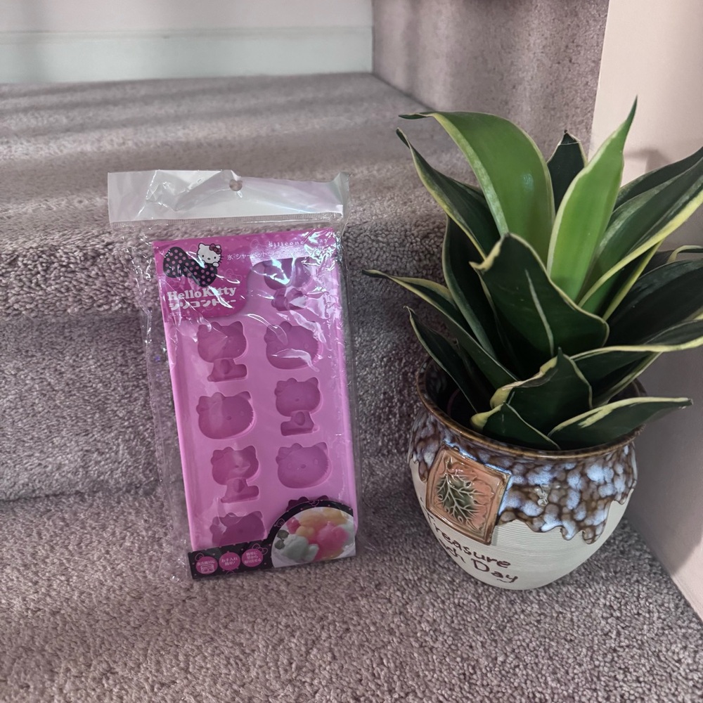 Sanrio Hello Kitty Silicone Tray